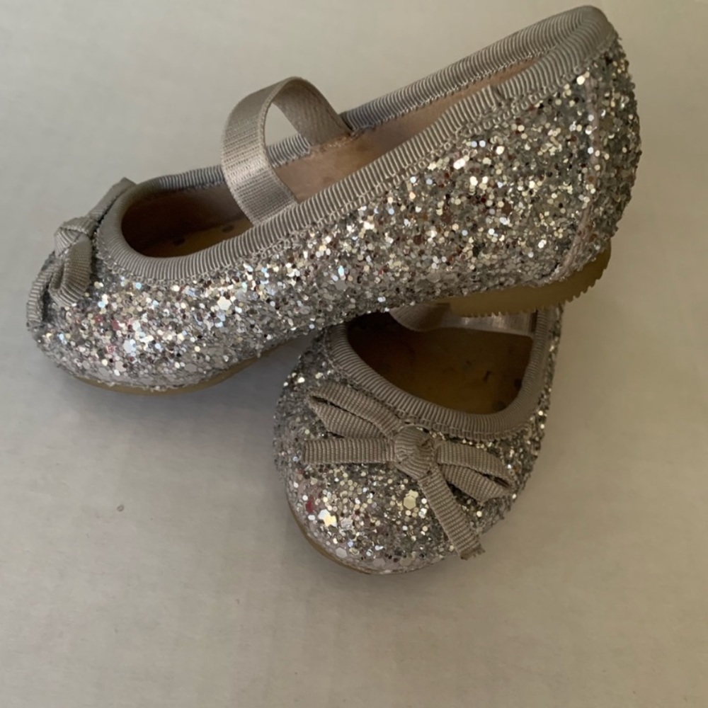 Cat&Jack size 5 girl silver sparkly shoes.